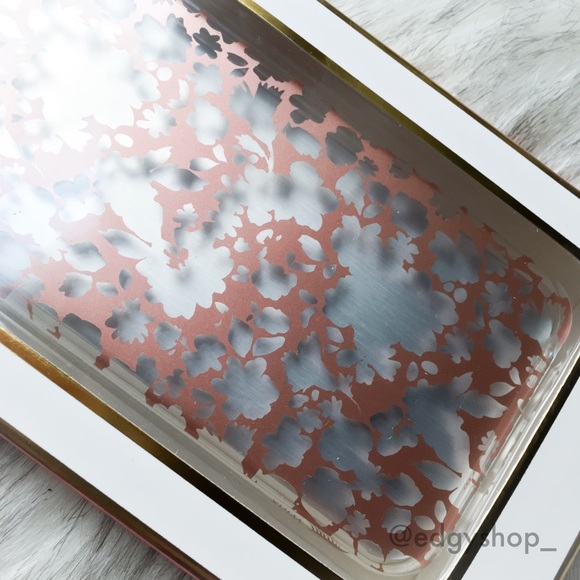 WINX | Juliette Flower Print iPhone Case - Picture 2 of 4